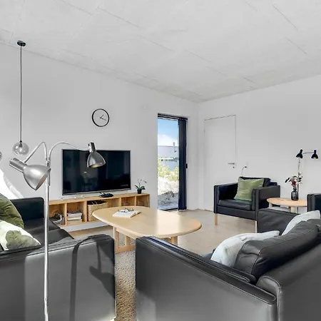 Three-bedroom In טהיסטד