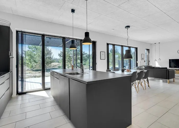 بيت للعطل Three-bedroom In ثيستد